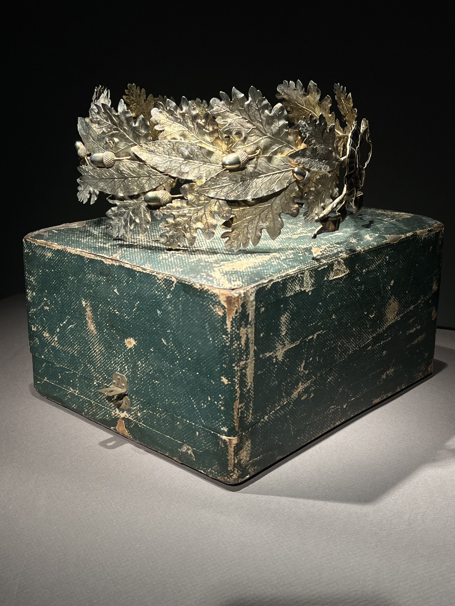 Couronne de feuilles de laurier et chêne en vermeil dans son écrin par Robineau, Paris, 1865.-photo-3