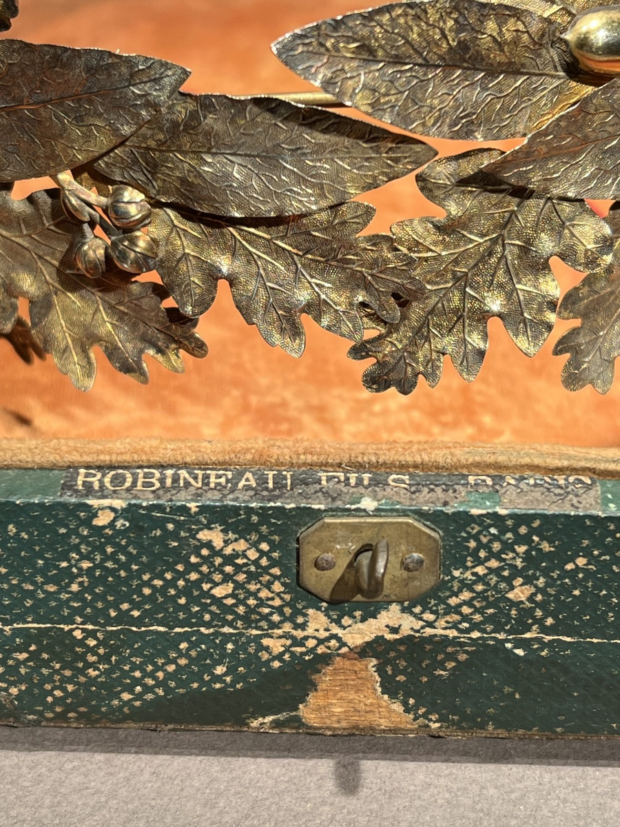Couronne de feuilles de laurier et chêne en vermeil dans son écrin par Robineau, Paris, 1865.-photo-3