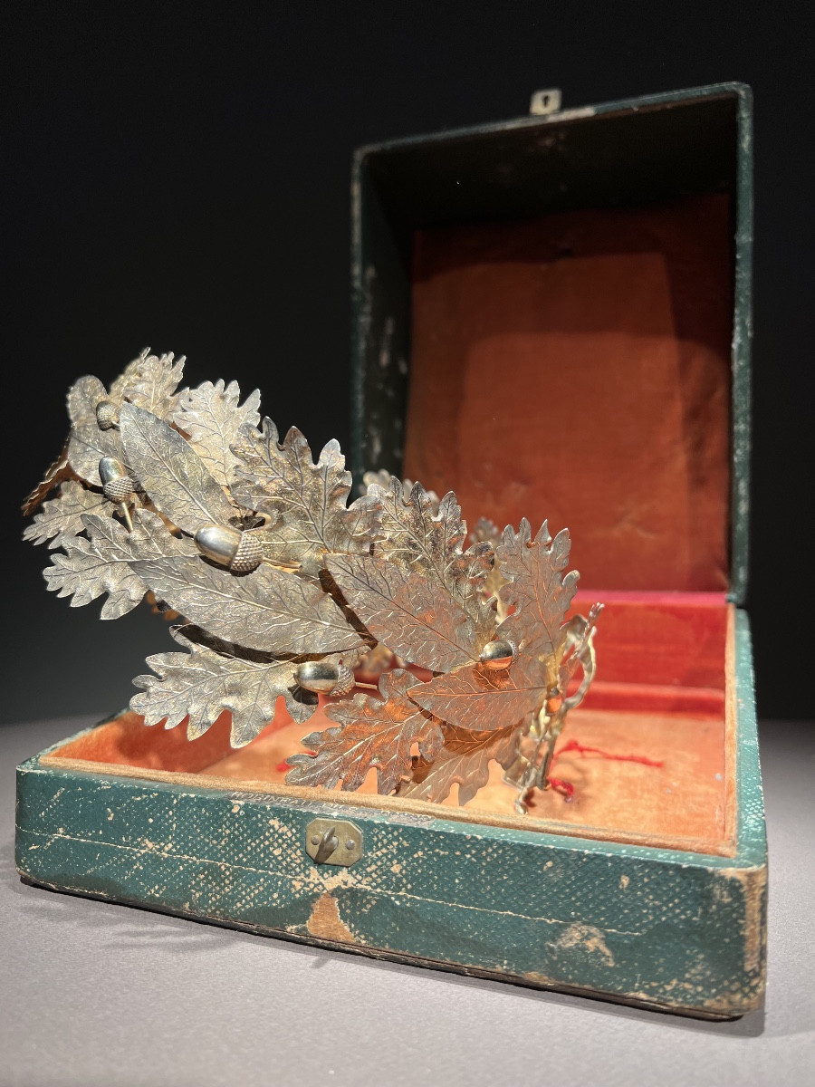Couronne de feuilles de laurier et chêne en vermeil dans son écrin par Robineau, Paris, 1865.