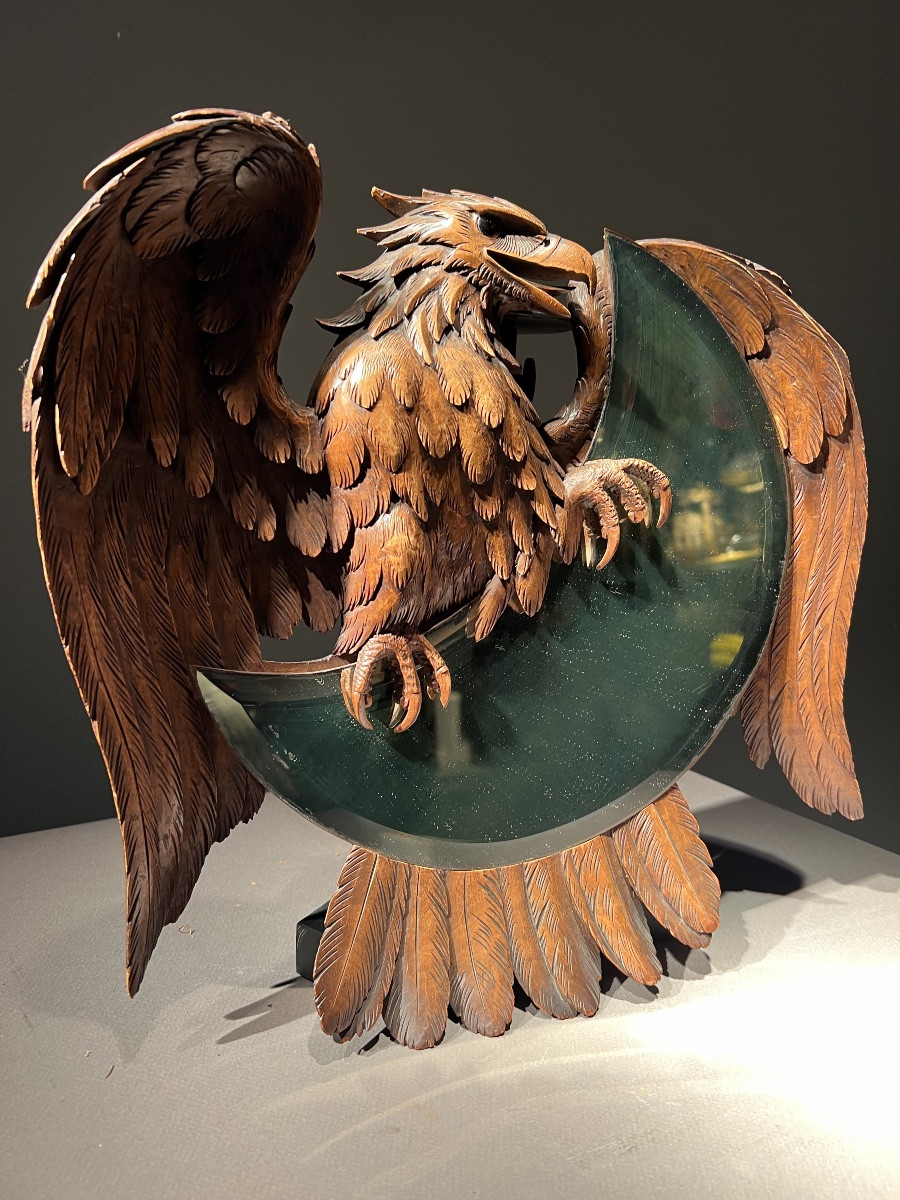 Miroir en forme d’aigle, bois sculpté, Forêt Noir, fin 19e.