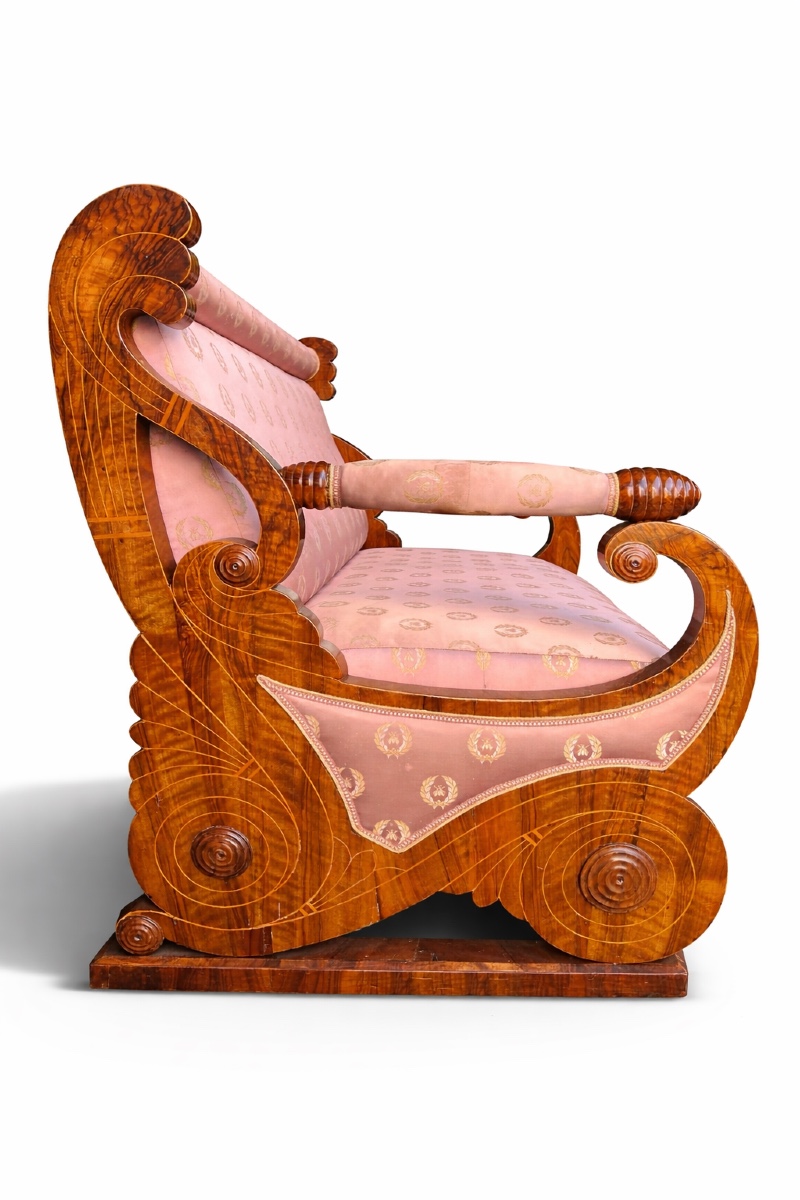 Canapé en placage de noyer, Biedermeier, Autriche vers 1825 par J. U. Danhauser.-photo-2