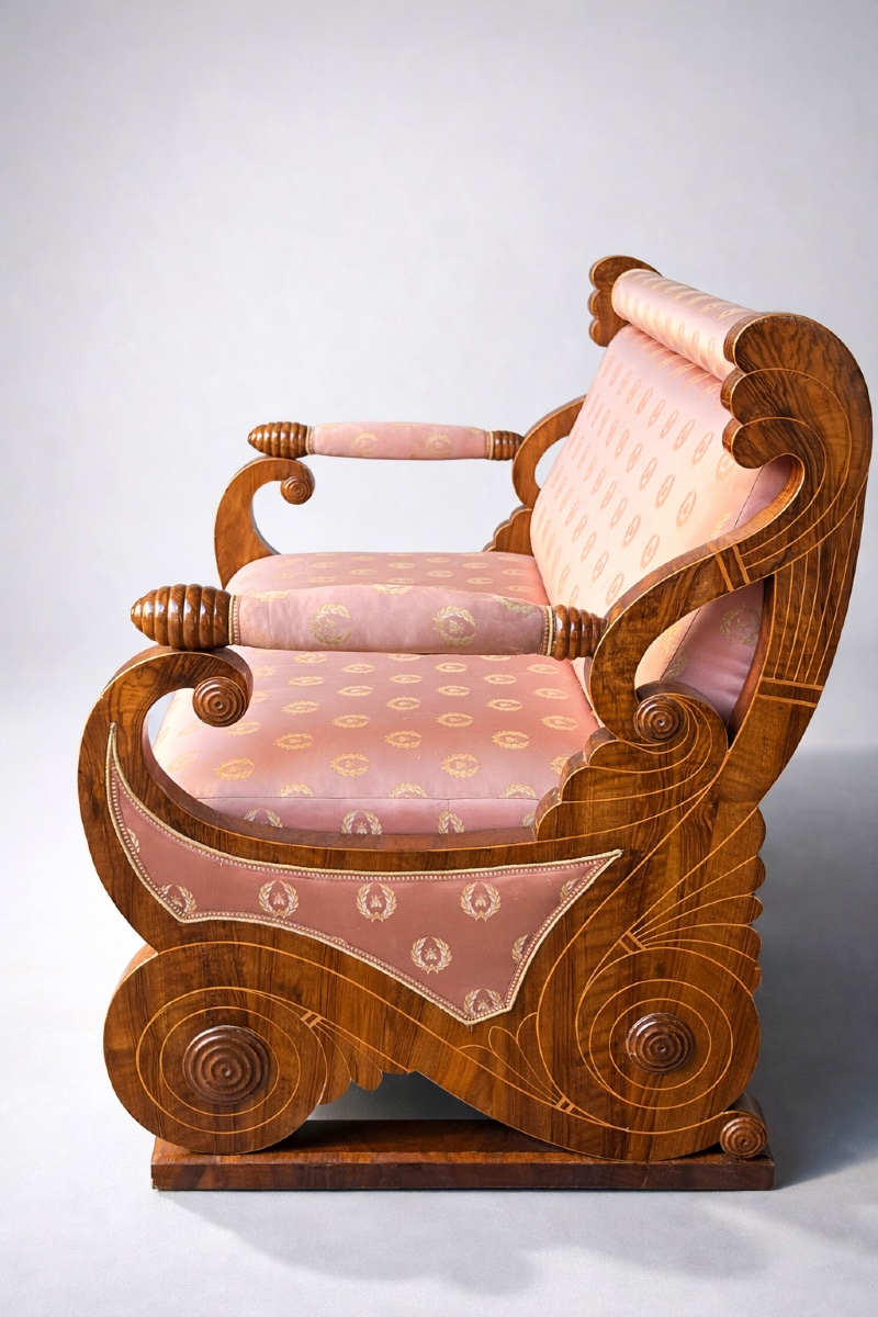 Canapé en placage de noyer, Biedermeier, Autriche vers 1825 par J. U. Danhauser.-photo-3