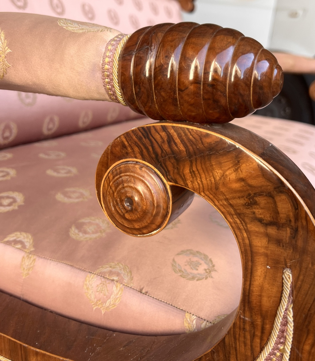 Canapé en placage de noyer, Biedermeier, Autriche vers 1825 par J. U. Danhauser.-photo-4