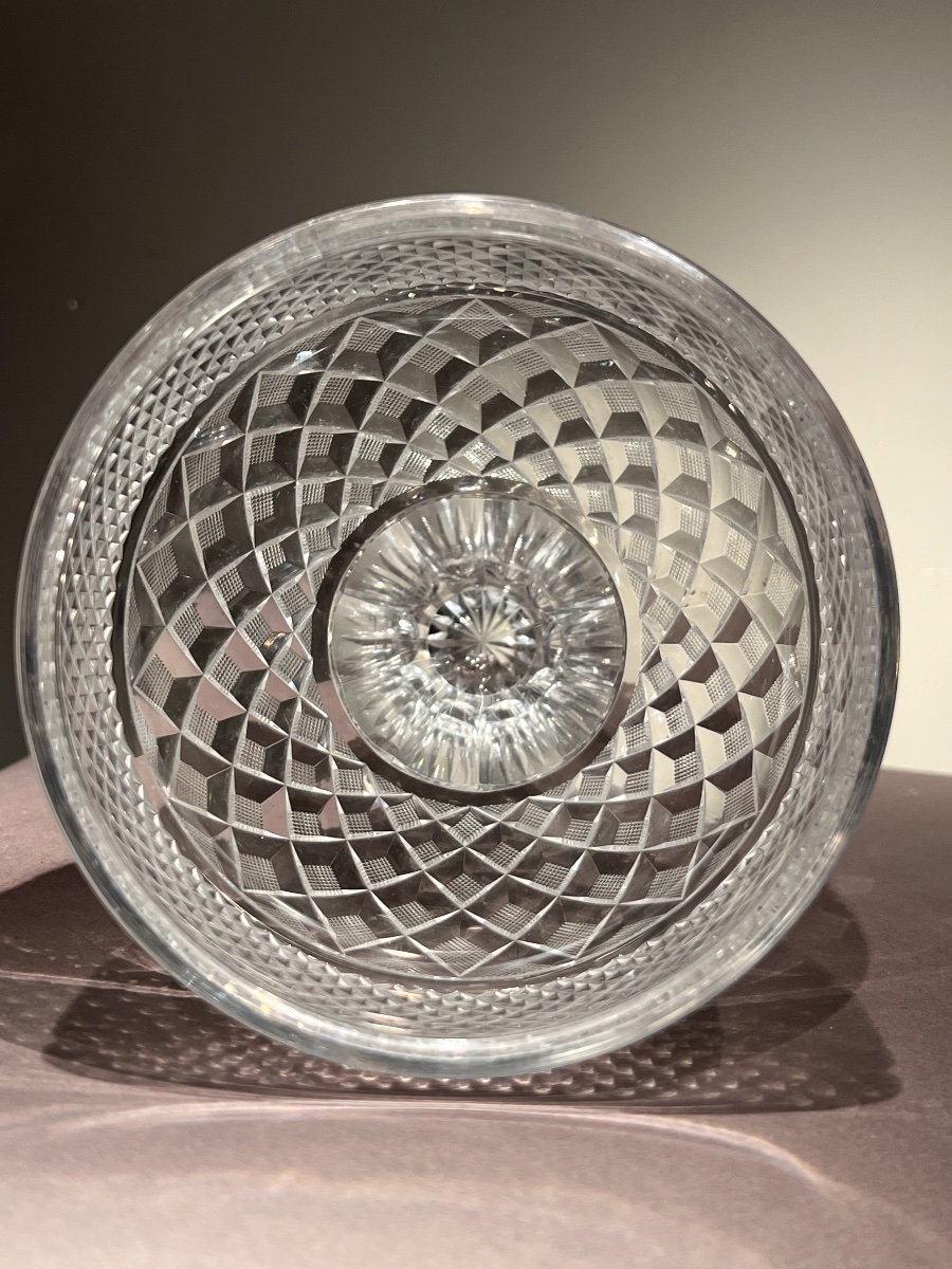 Vase en cristal Anglo-Irlandais en verre taillé a pointes de diamands, époque Géorgienne, 1830.-photo-3