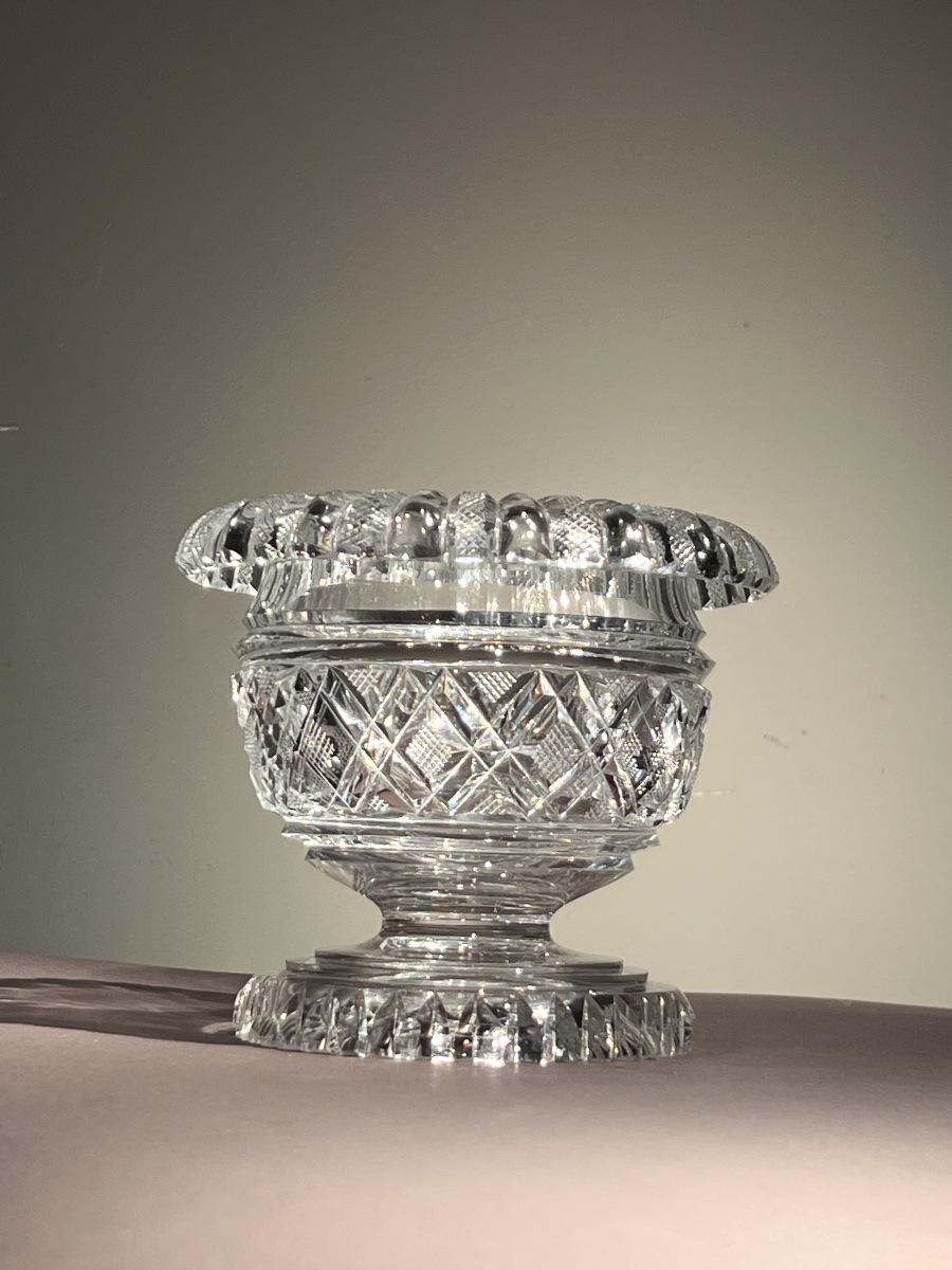 Bol a fleurs en verre taillé, Anglo-Irlandais, Waterford (?), ca. 1830-1840.-photo-2