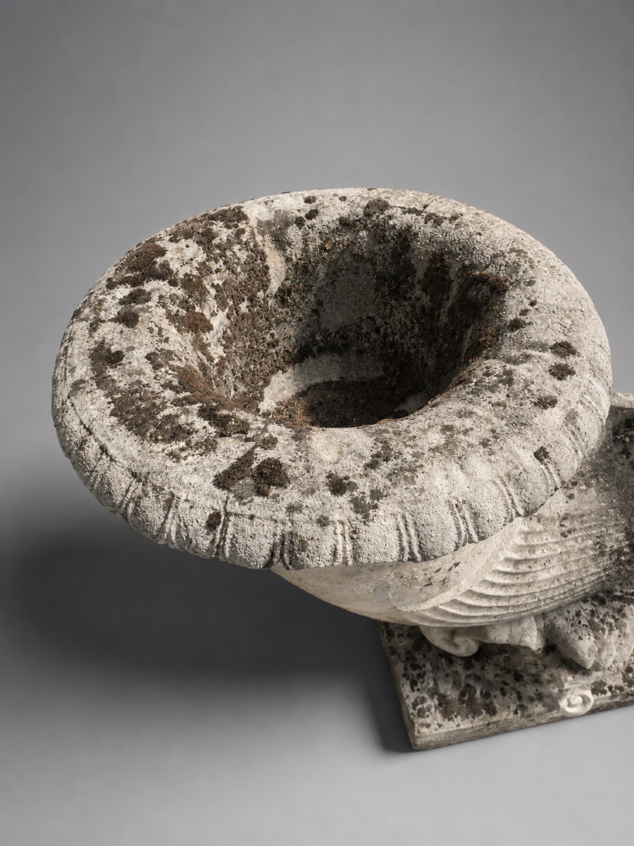 Rhyton en pierre reconstituée, neo-classique , ornament de jardin, fin 19e.-photo-4