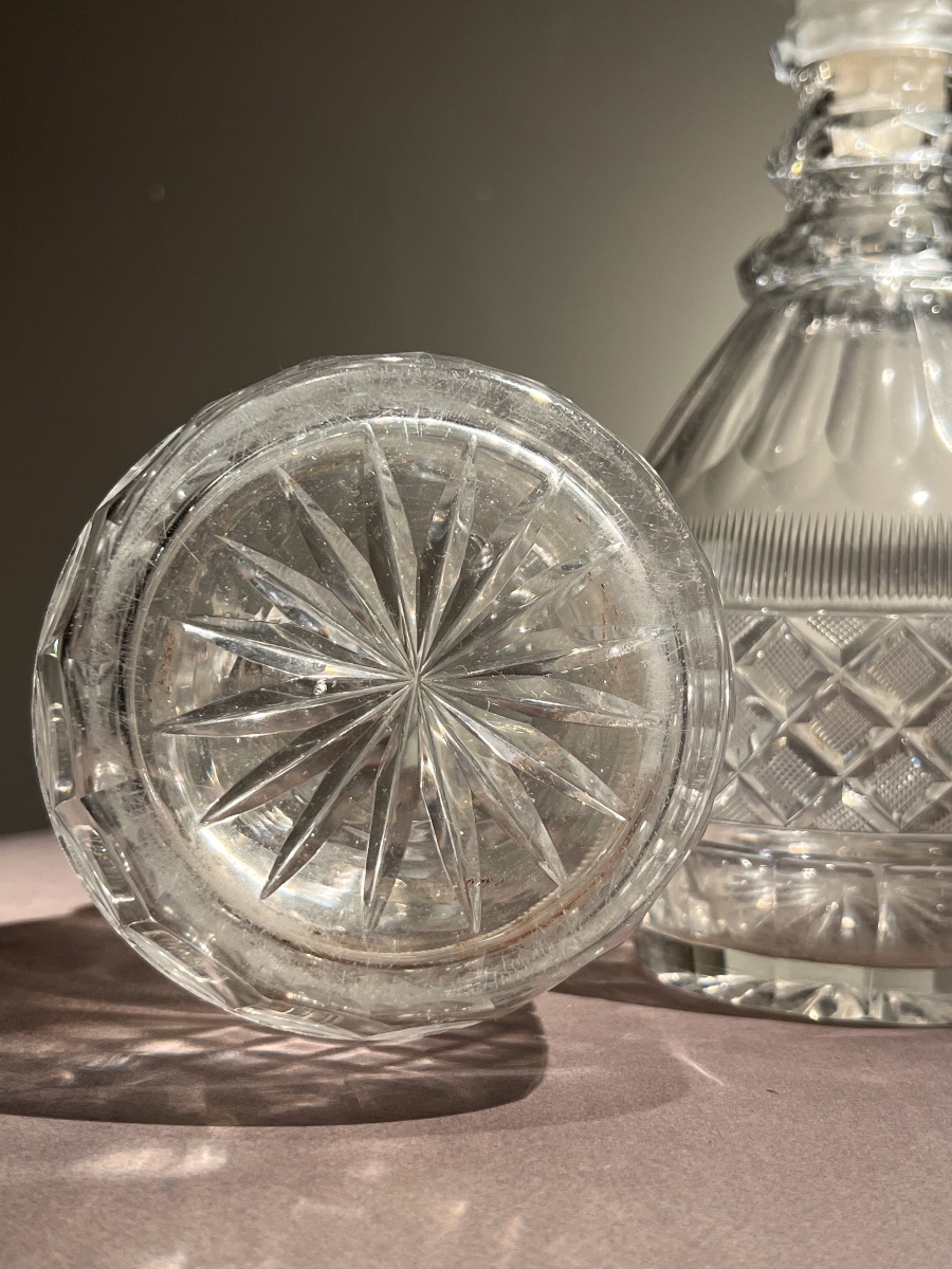 Paire de caraffes en verre taillé, Vonêche ou Baccarat, vers 1810-1820.-photo-3