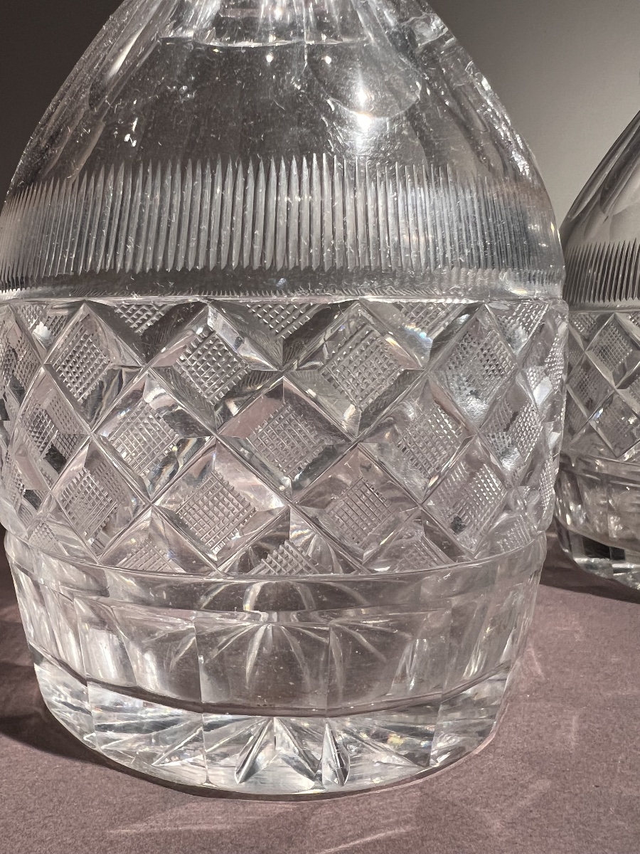 Paire de caraffes en verre taillé, Vonêche ou Baccarat, vers 1810-1820.-photo-1