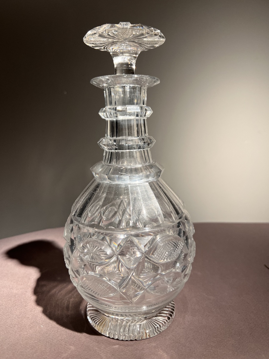 Decanter In Cut Glass, Vonêche Ou Baccarat, 1810-1820.