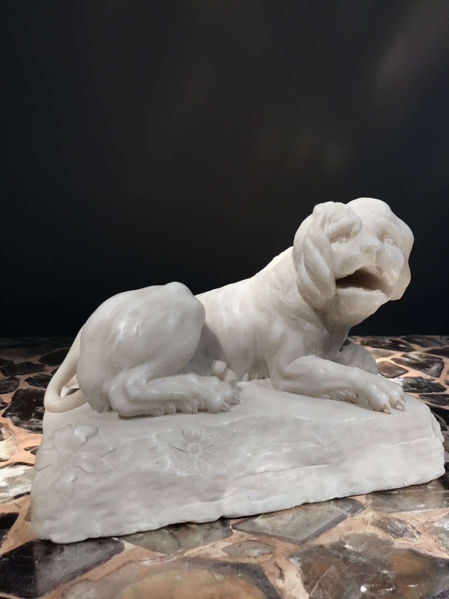Sculpture D’un Lion En Marbre Blanc De Carrare, Italie, 18ième.