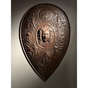 Renaissance Style Iron “écu » Shield Decorated With Medusa Head, 19th.