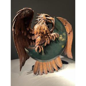 Miroir en forme d’aigle, bois sculpté, Forêt Noir, fin 19e.