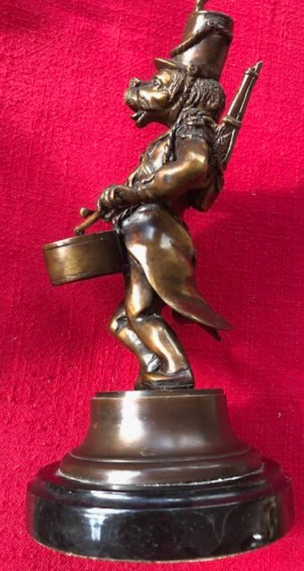 CHIEN    Militaire  au Tambour