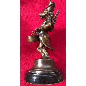 CHIEN    Militaire  au Tambour