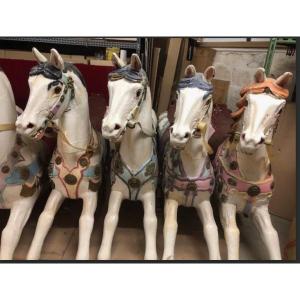 Suite de 6 chevaux sauteurs HEYN