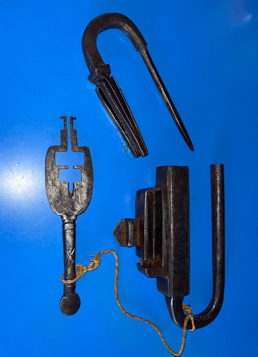 Important Cadenas Temple Bouddhiste XVIIIe Siècle-photo-1