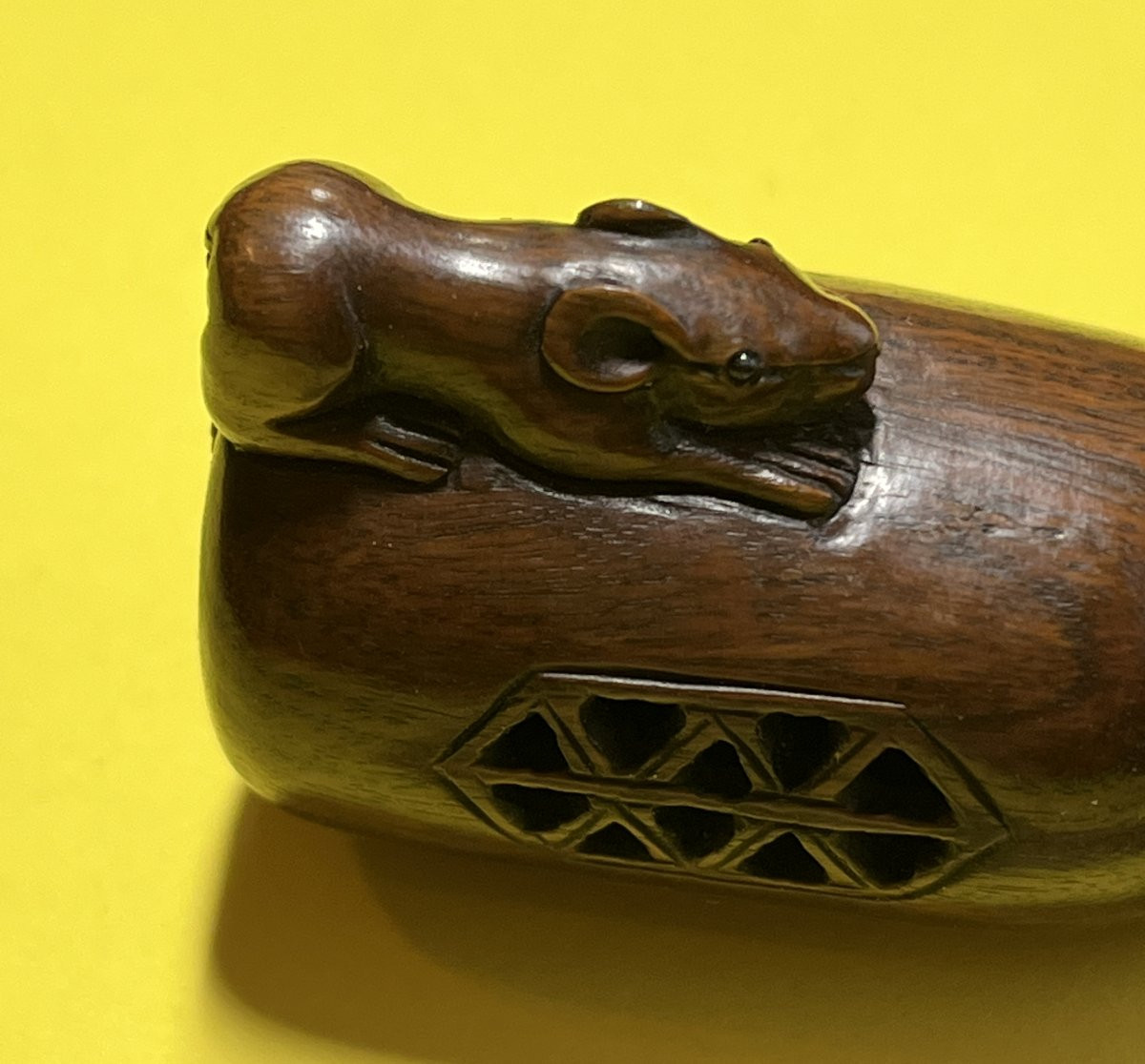 Netsuke en bois sculpté signé-photo-2