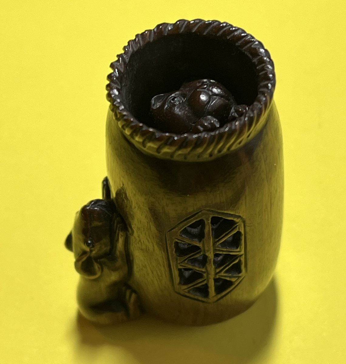 Netsuke en bois sculpté signé-photo-4