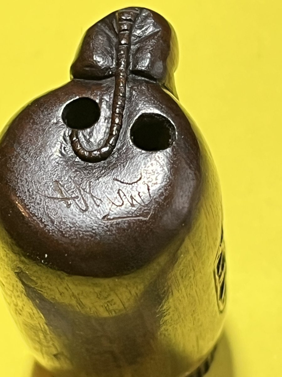 Netsuke en bois sculpté signé-photo-3