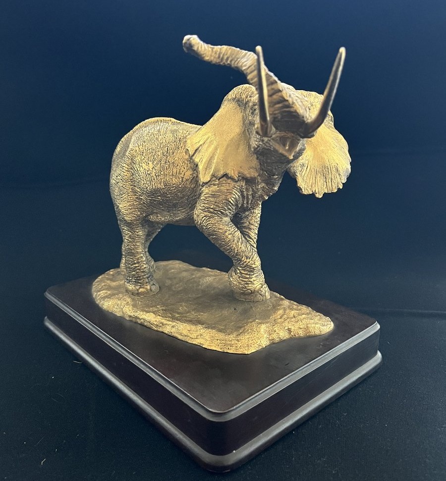 Éléphant doré “The Golden Elephant” – Anthony J. Jones-photo-2