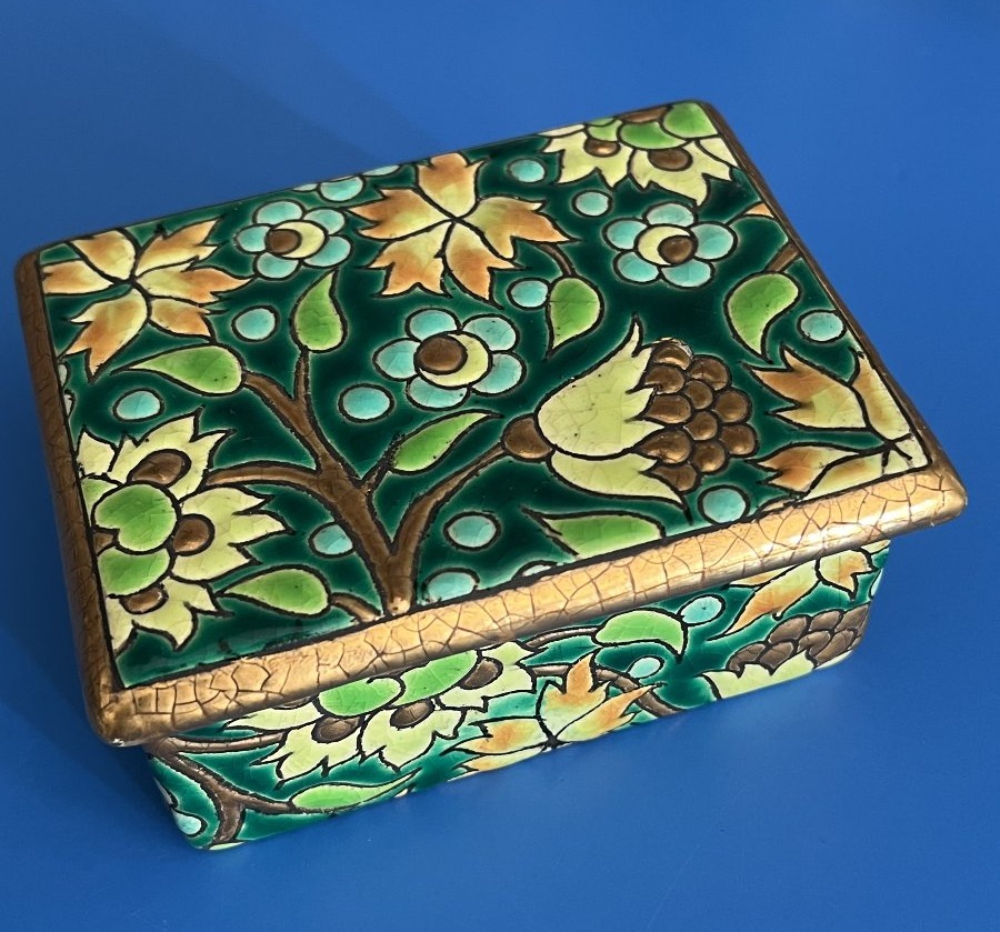 Émaux de Longwy – Bonbonnière rectangulaire en faïence émaillée, décor floral