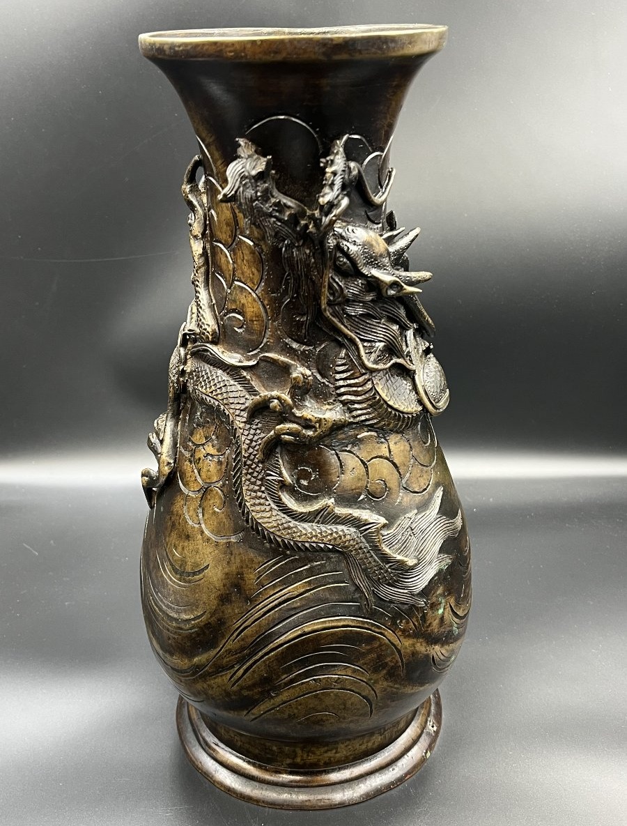 Important Bronze Vase, Japan, 19th Century, With Dragon Decoration In High Relief