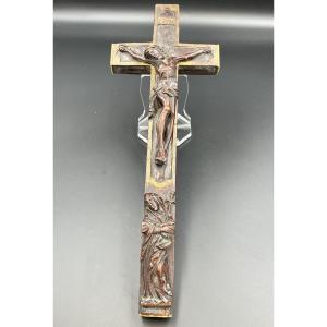 Croix pectorale reliquaire en bois sculpté – XVIIIe siècle