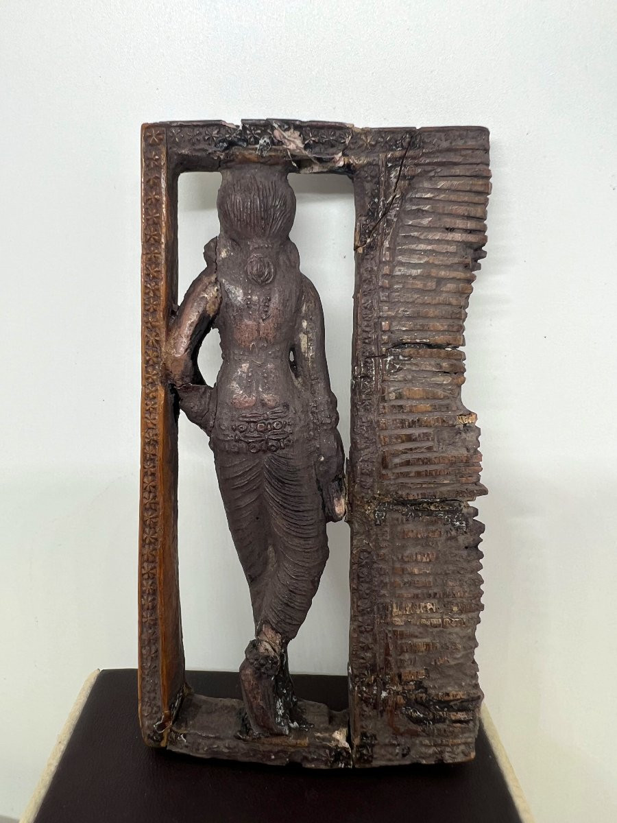 Chandraketugarh Carved Ivory Comb, West Bengal, Sunga Dynasty, 2nd Century Bc–1st Century Ad.-photo-1