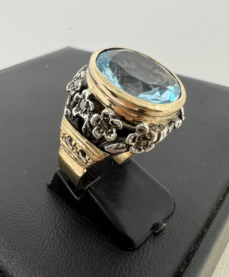 9-karat Gold Ring With Aquamarine