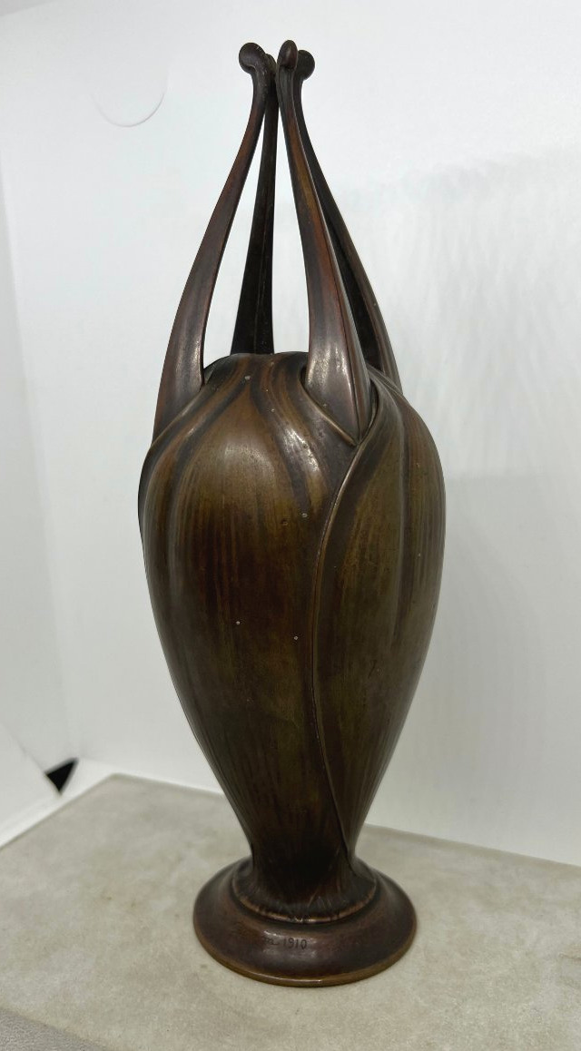 Eugene Capon, 1910 Vase-photo-1