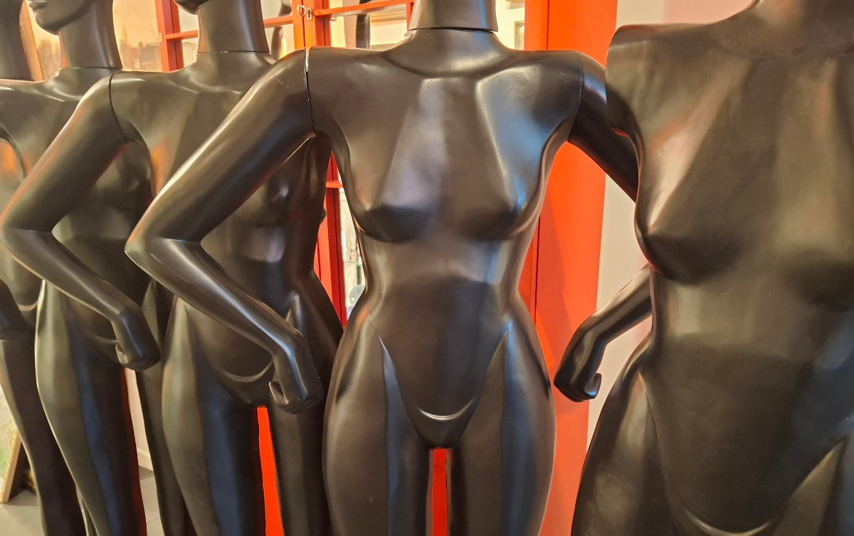 Set Of 6 Vintage Mannequins From The 80's-photo-2