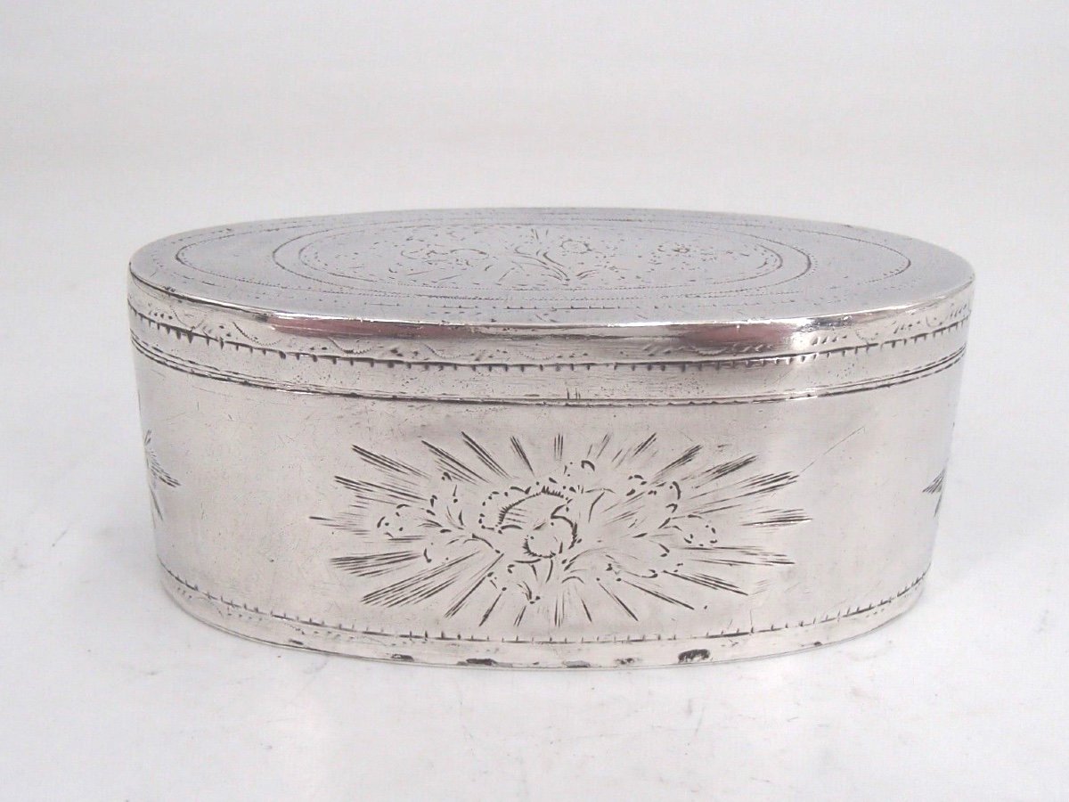 Oval Snuff Box In Sterling Silver 18th Century