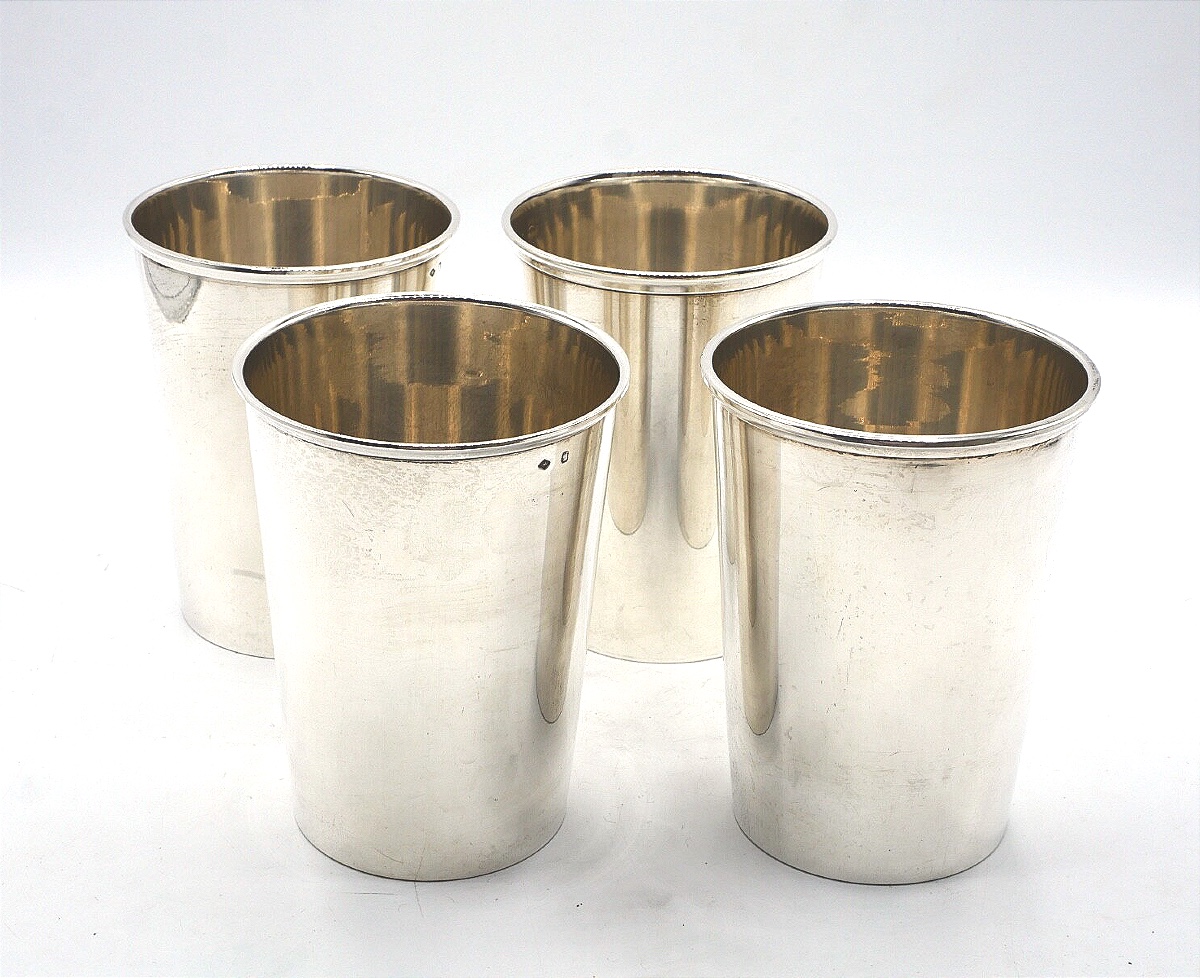 Série de 4 timbales droites en argent massif par Puiforcat