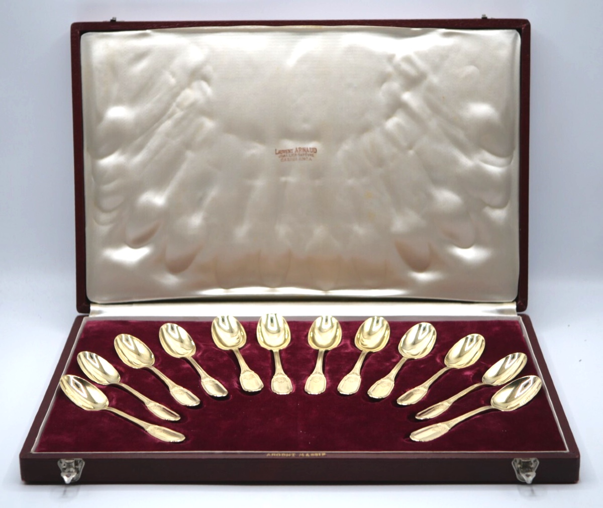 Coffret de 12 cuillères à café ou thé en vermeil par L'appaira