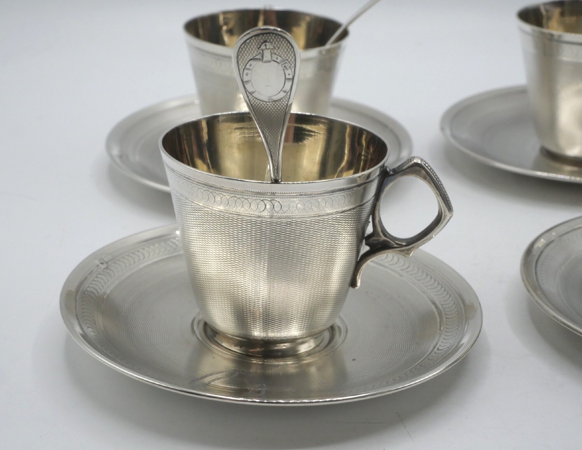 Suite de 4 tasses et sous tasses avec leurs cuillères en argent massif-photo-6