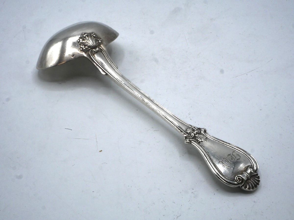 Cuillère à sauce en argent massif décor Louis XV-photo-3