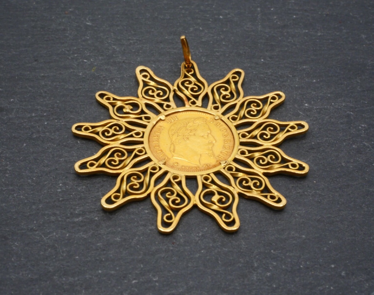 Pendentif en or jaune et pièce de 5 francs Napoléon