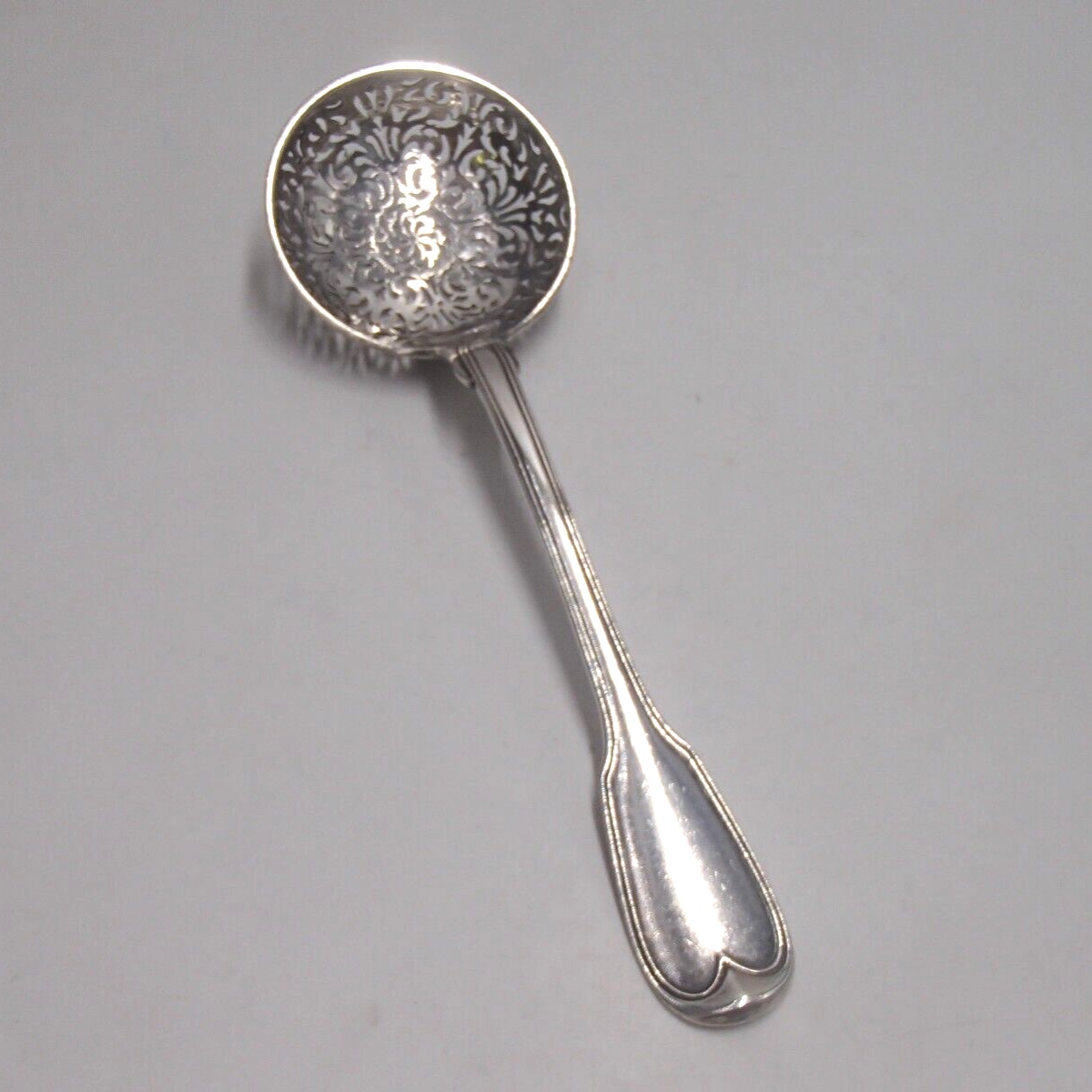 Cuillère à sucre en argent massif, epoque 18ème