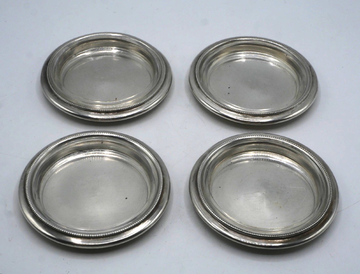 Suite de 4 beurriers en argent massif