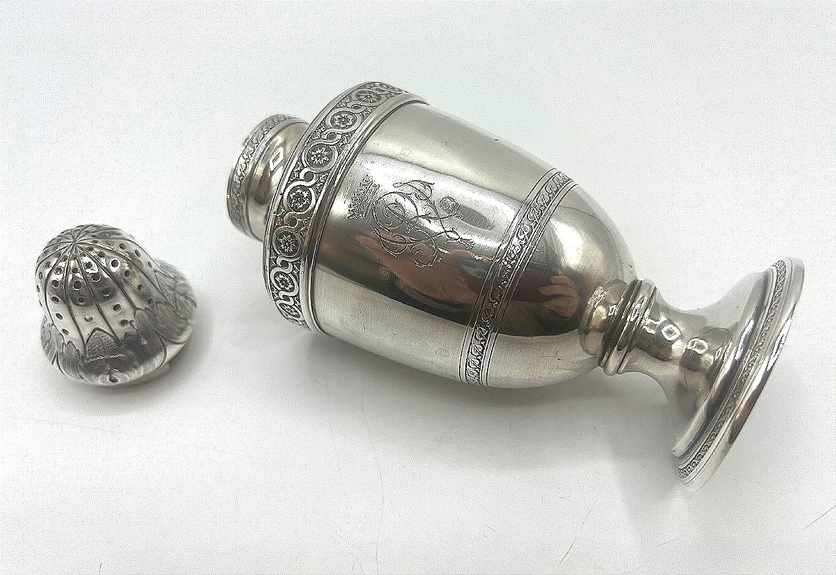 Saupoudoir en argent massif-photo-2