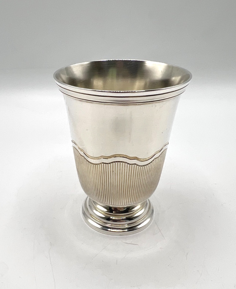 Timbale tulipe piédouche en argent massif par Cardeilhac