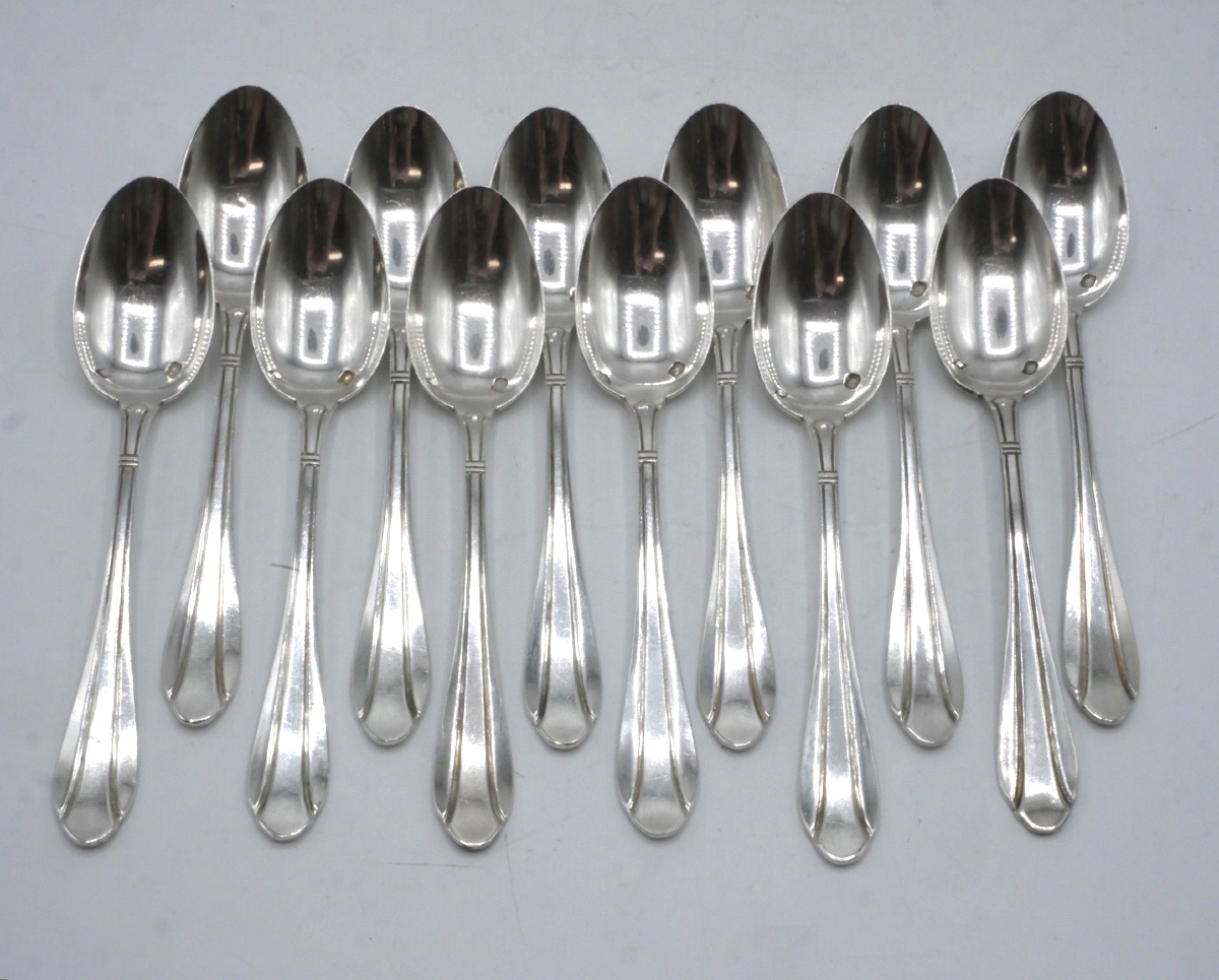 12 cuillères à moka en argent massif Art Déco