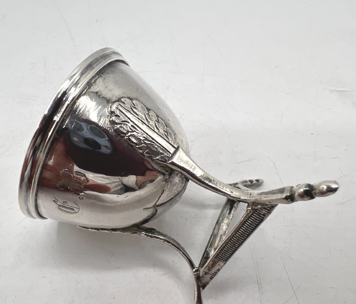 Solid Silver Tripod Egg Cup-photo-1