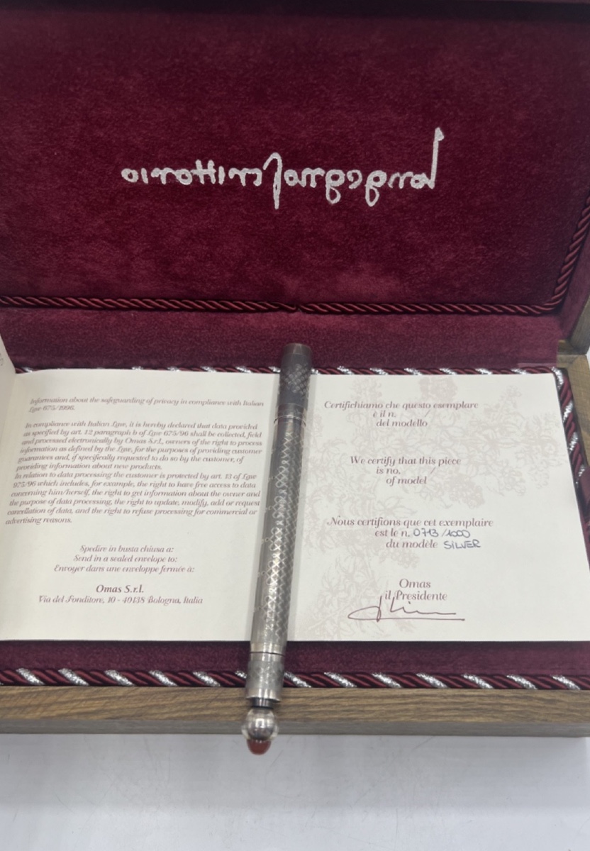 Stylo Plume en argent massif par Omas