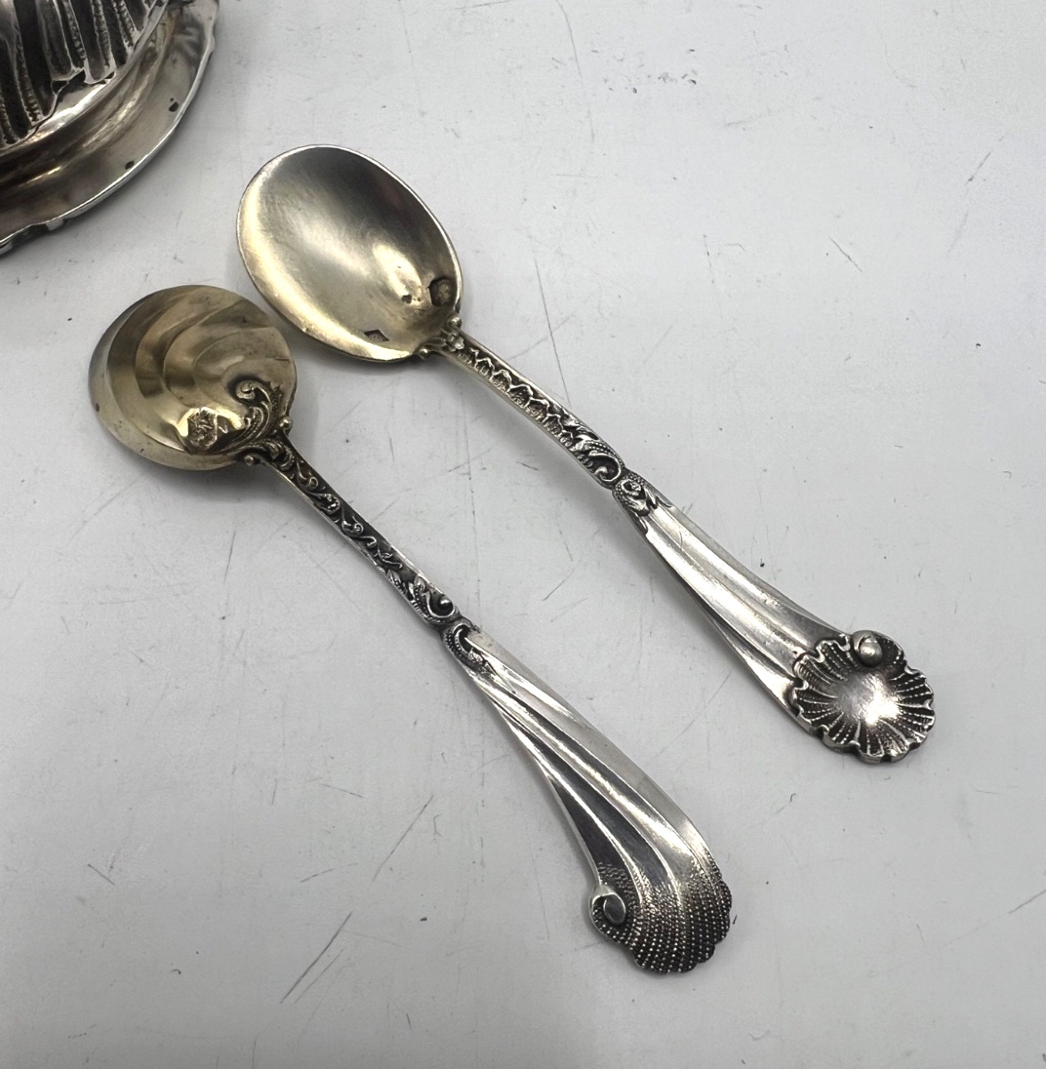 Paire de salerons en argent massif et leurs pelles à sel-photo-3