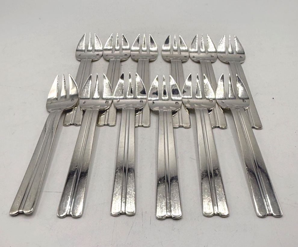 Suite Of 12 Solid Silver Art Deco Oyster Forks By Ravinet d'Enfert