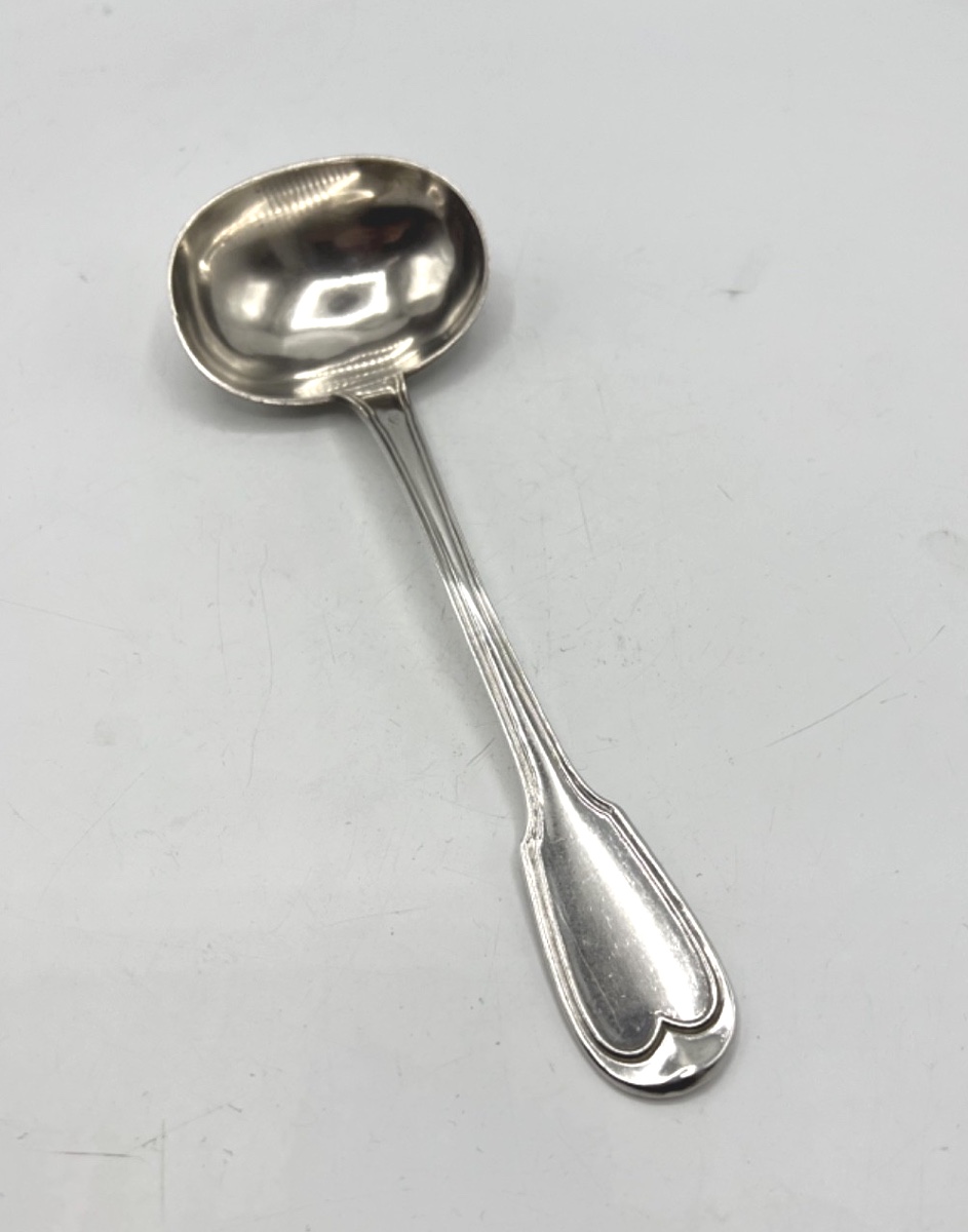Cuillère à sauce en argent massif  