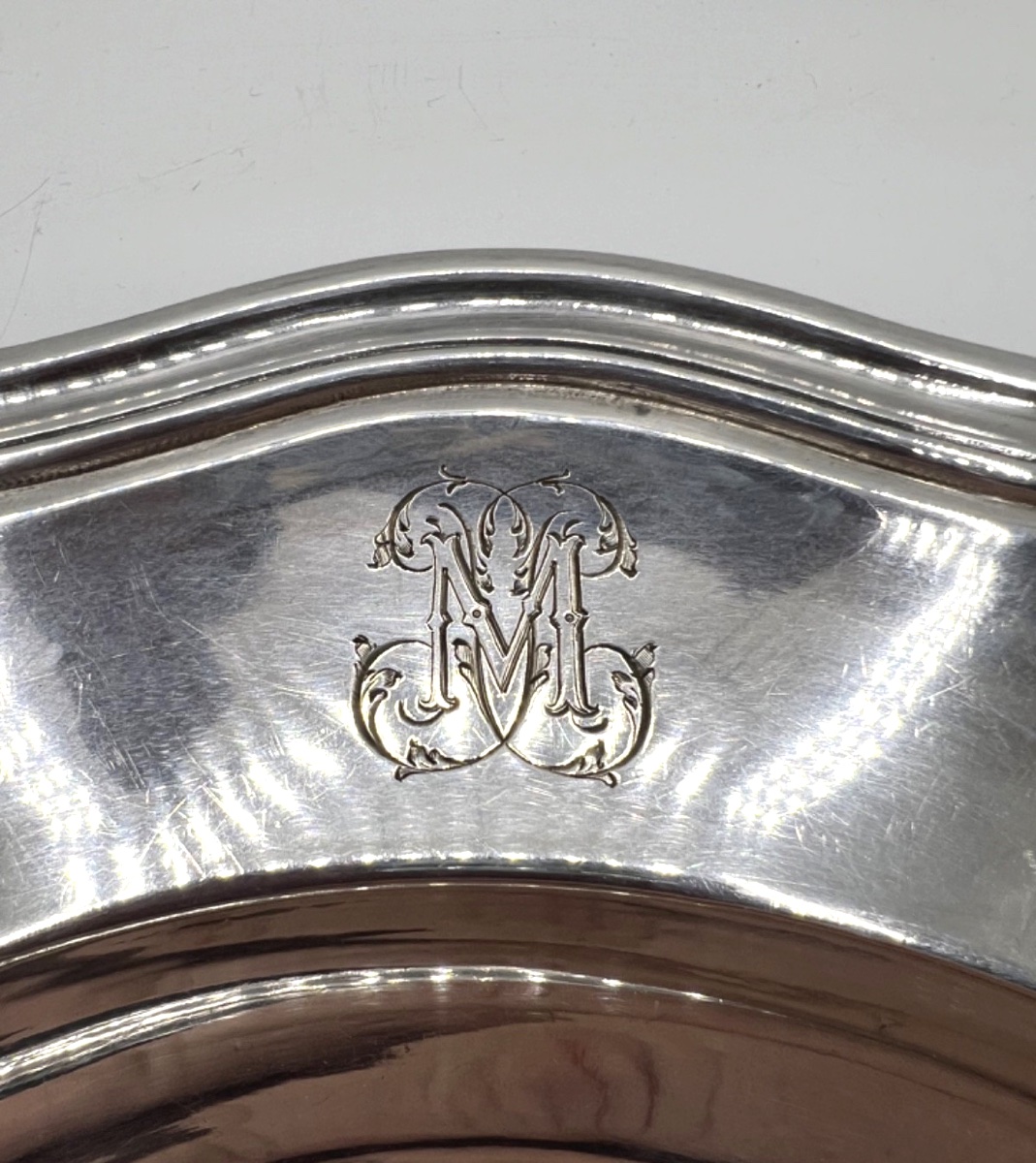 Plat rond creux en argent massif par Odiot-photo-3