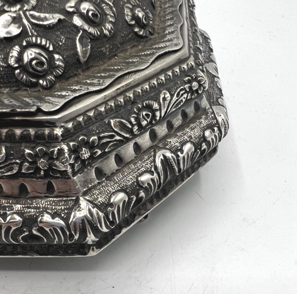 Solid Silver Octagonal Quadripod Box Decorated With Flowers And Blood Jasper-photo-4