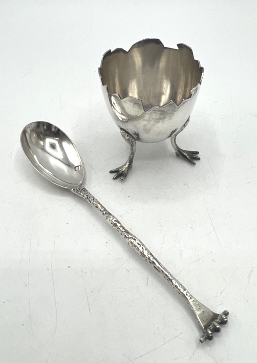 Coquetier et sa cuillère à oeuf en argent massif